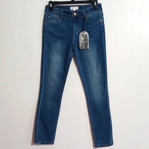 NEW size 3 blue jeans. Mid Rise Crop jeans faded blue denim pants. Western Rodeo